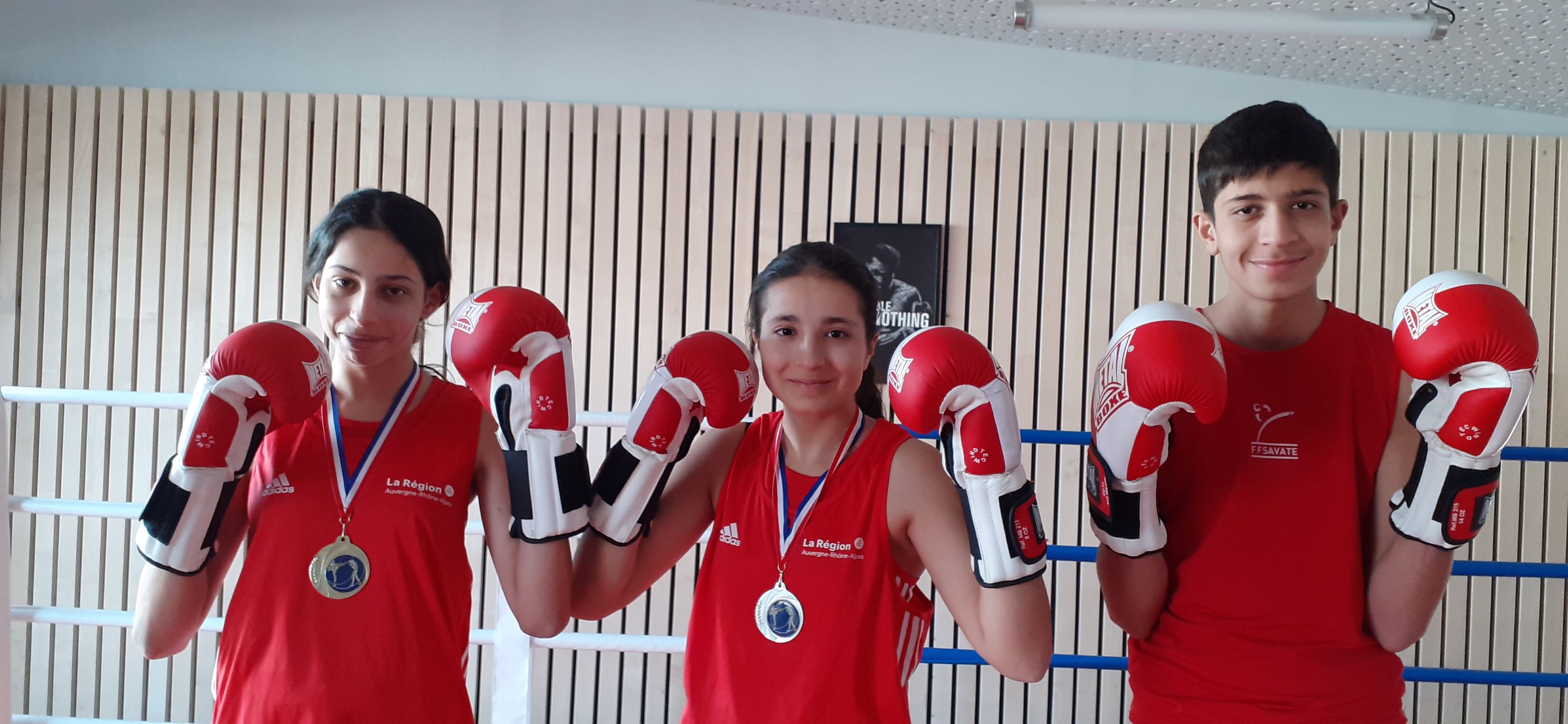 Boxe française : un trio féminin fort en tête - Expressions