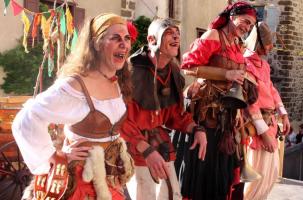Les Fêtes Renaissance du Roi de l'oiseau regagnent la haute ville du Puy-en-Velay.
