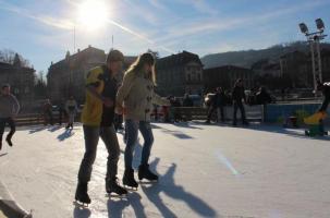 La patinoire de Noël du Puy-en-Velay installée tout le mois de décembre 2022.