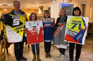 Isabelle Hostin et une partie de la municipalité de Langeac.