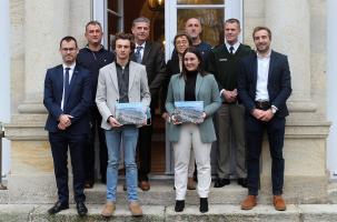 Deux des Prodiges de la République aux côtés des membres du jury. 