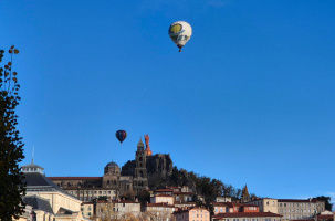 Les montgolfières à deux pas de la statue