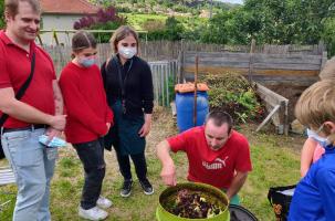 Le service déchets de l'Agglo a présenté le lombricomposteur.
