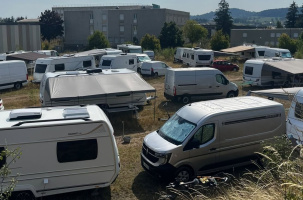 Plusieurs caravanes et autres véhicules ont investi les lieux
