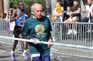 Charly Bancarel, 92 ans, dans la 1ere boucle des 15 km du Puy 2022.