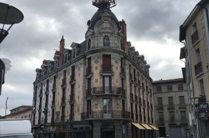 L'Hotel Le Régina au Puy-en-Velay fait son nettoyage par le vide