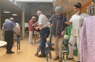 Faire danser les marionnettes demande de la dextérité