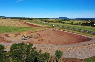Une retenue collinaire en construction à Coubladour.