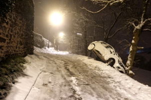 Une voiture en difficulté sur la descente de Farnier, à Brives-Charensac, vendredi 13 déc.