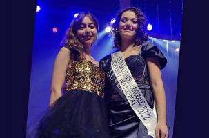 (À droite), la ponote Amalia Lopes décroche le Prix de la Culture Générale.