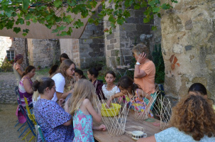 Un atelier pour créer des nichoirs
