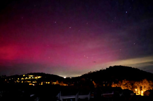 Comme des milliards de papillons pastels qui s'accrochent sur les confins du monde.