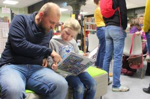 La bibliothèque du Puy-en-Velay se situe place de la halle.