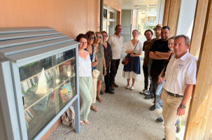 Inauguration de la boîte à livres devant l'école de Vals-près-le-Puy
