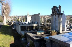 Le cimetière ponot comporte 3 175 sépultures. 