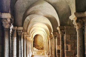 Plongez dans l'histoire du cloître de la cathédrale