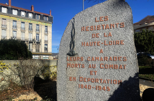 Des humains sont morts pour nous, vous, toi, moi, pour notre liberté à tous.