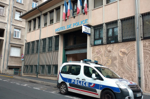 L'hôtel de police du Puy-en-Velay est situé rue de la passerelle.
