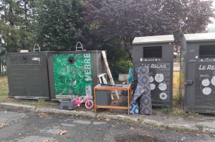 135 euros. C'est l'amende forfaitaire pour tout déchet déposé ainsi sur un lieu non adapté