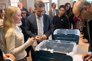 Le téléphone connecté est remis à l'arrivée au collège pour être repris seulement le soir.