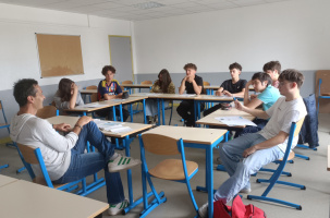 Réunion de rédaction pour les lycéens