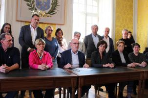 Michel Chapuis avec une partie de son équipe lors de la conférence du 14 avril 2022.