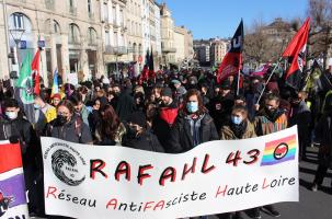 La manifestation contre l'extrême droite a été intensément suivie. 