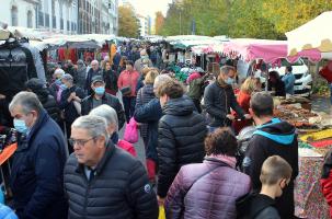 Foule à la foire de la Toussaint 2021.