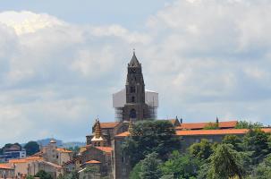 "Five, four, tree, two, one...ignition". Décollage réussie pour la cathédrale du Puy. 