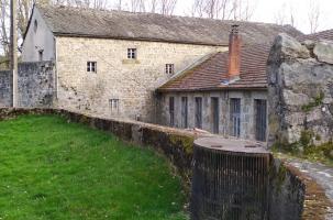 L'extérieur du moulinage des Mazeaux.