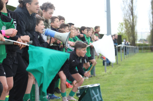 Les supporters encouragent leurs clubs