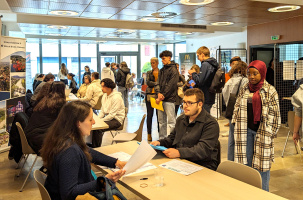 Un job dating incontournable pour des centaines de jeunes. 