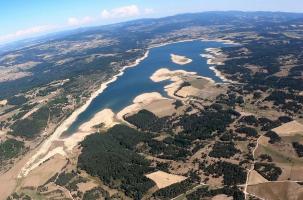 La retenue d'eau de Naussac, aussi fragile qu'indispensable.