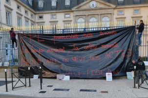 Les agriculteurs ont tendu cette banderole le 23 mai à 6 h, devant la préfecture.
