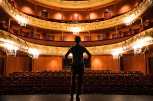 L'artiste humoriste a annulé sa venue dans le bel écrin du théâtre de la cité ponote. 