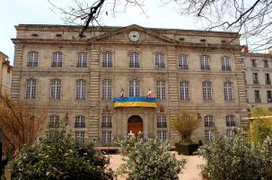 Tous les mois se déroule le conseil municipal du Puy en mairie (ouvert au public).