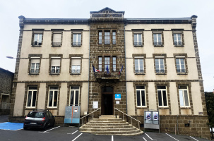 Les élus municipaux se disent humiliés "face à cette décision ubuesque", dixit le maire.