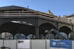 La halle du marché couvert en travaux.