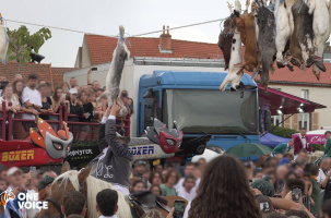 Tradition du "Cou de l'oie" à St Bonnet-Près-Riom, en 2023