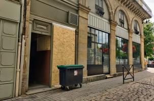Un départ de feu a endommagé cette entrée, rue Porte Aiguière.