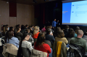 Un public concentré à l'écoute de l'intervenant