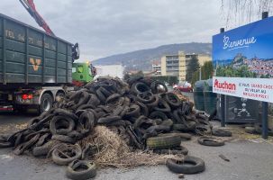 Les accès des centres commerciaux ont été momentanément bloqués par l'action des "agris"