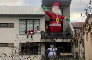 Il paraitrait qu'un Père Noël est dissimulé dans cette image... 