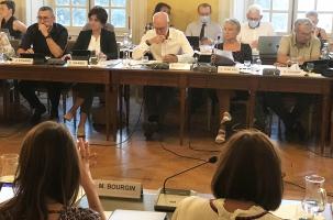 Durant le Conseil municipal du Puy en date du 8 juillet 2022 avec Michel Chapuis.