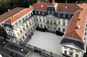 Que se passe-t-il derrière les fenêtres de la préfecture de la Haute-Loire ?