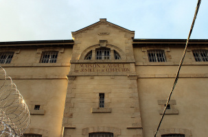 Un travail entre la maison d'arrêt et la préfecture pour l'expulsion directe de certains.