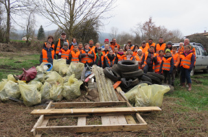 Des sacrés tas de détritus jetés par des pollueurs 