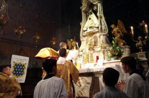 Mai 2019 au Puy, 12 personnes ont fait leur engagement dans la Confrérie Royale.