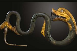 Le serpent, reptile, symbole et instrument de musique.