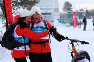 Julie Nouvel et Karine Vigouroux et leurs sourires pour le petit Marius. 